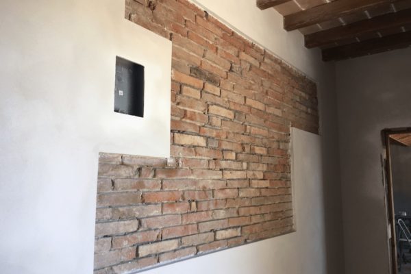 Cornice di intonaco deumidificante